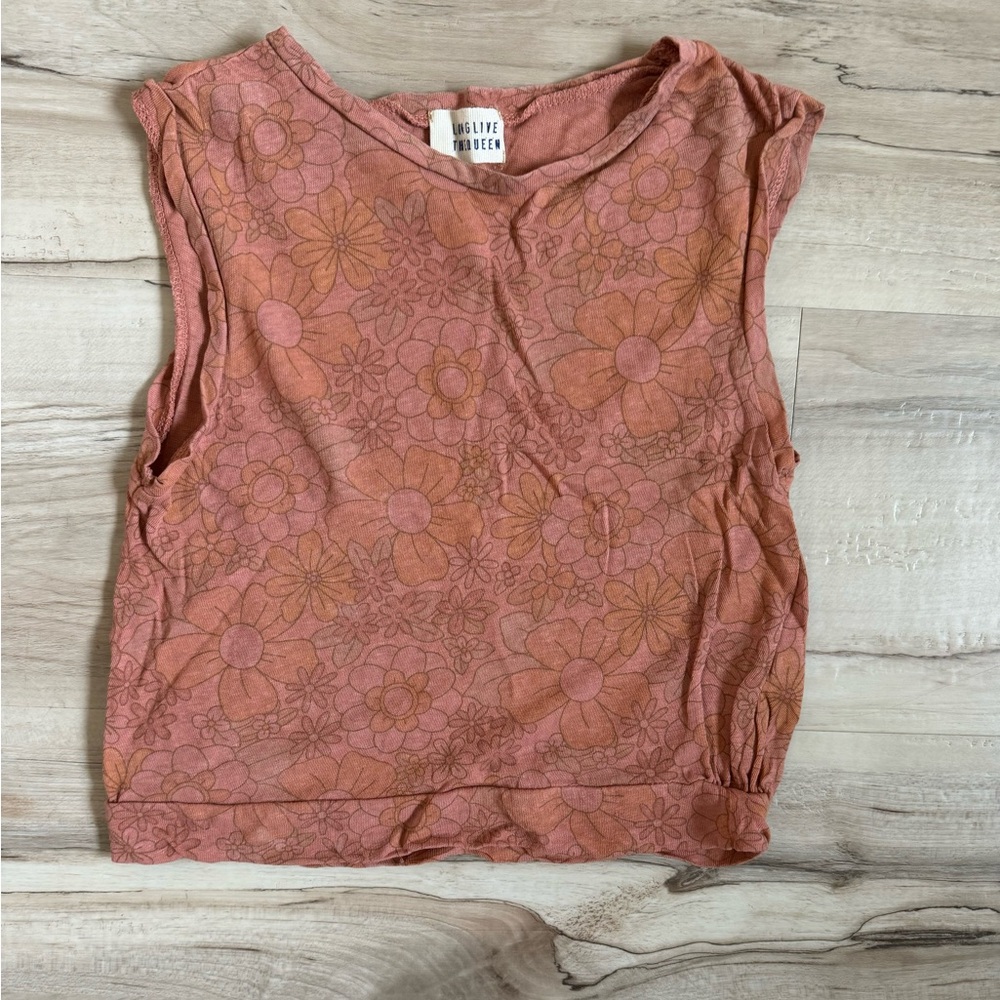 Super cute sleeveless tee shirt